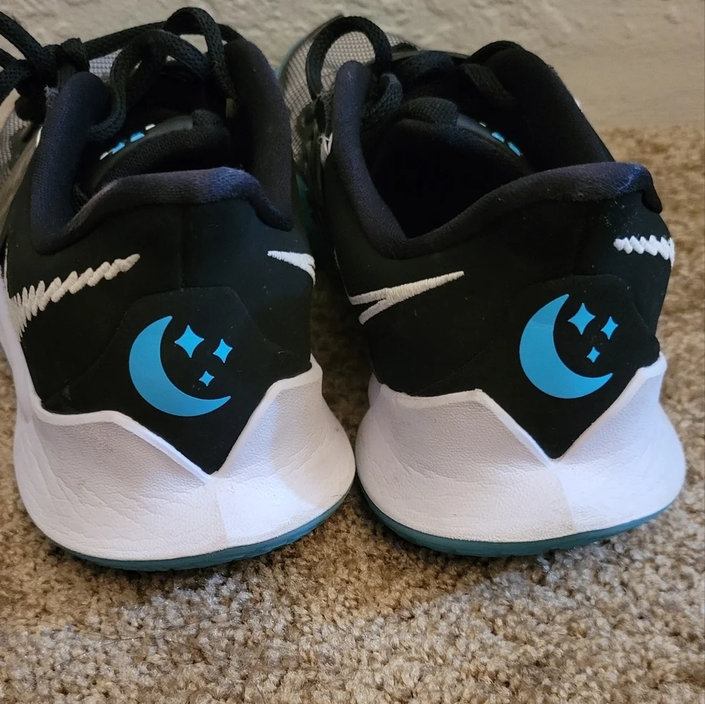 Nike Kyrie Basketball Shoes Size 6.5